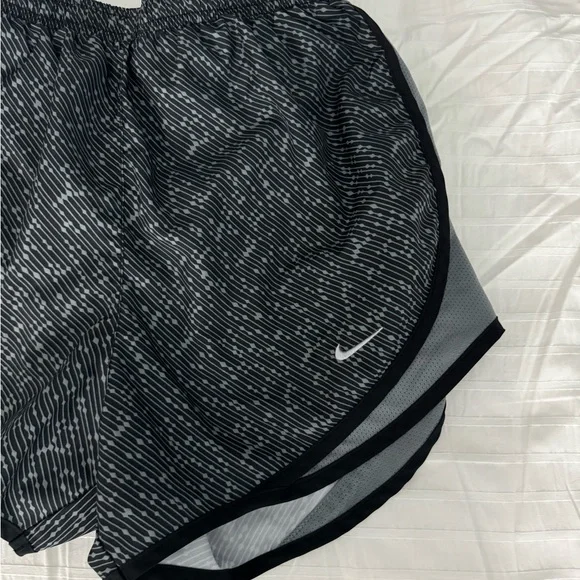 Nike shorts - Picture 2 of 4